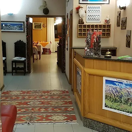 拉兰泰尔纳酒店